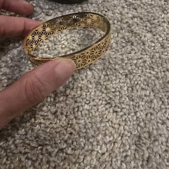 18kgp Dubai Jewelry - Elegant Gold and Blue Floral Bracelet - Picture 7 of 9